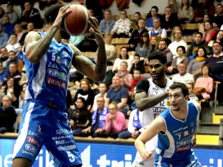 Hazai pályán kapott ki az Arconic-Alba Fehérvár KC a ZTE KK csapatától